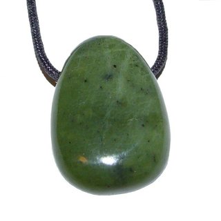 Nephrit / Jade Anhnger flacher Trommelstein ca. 30 x 20 mm in Tropfen Form mit Bohrung: ca. 2,5 mm