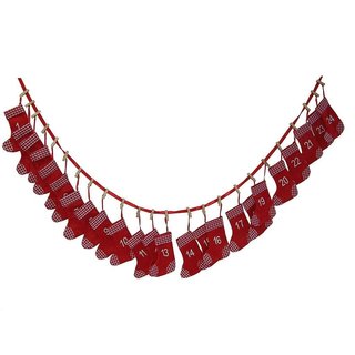 Adventskalender rote Filz Socken Stiefel Sckchen mit je einer Holzklammer und roten Satin Band