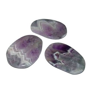 Amethyst flacher Trommelstein Massagestein zum Auflegen ca. 55 x 40 mm