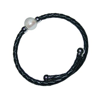 Leder Armband /  Reif schwarz geflochten mit Süßwasser Perle creme weiß ein echter Hingucker schlicht und edel !