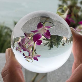 Glaskugel Kristallkugel Wahrsagerkugel Feng Shui Kugel schöne klare Qualität mit Glas Ständer