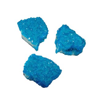 Kupfersulfat gezüchteter blauer Glitzer Kristall auf Matrix Muttergestein